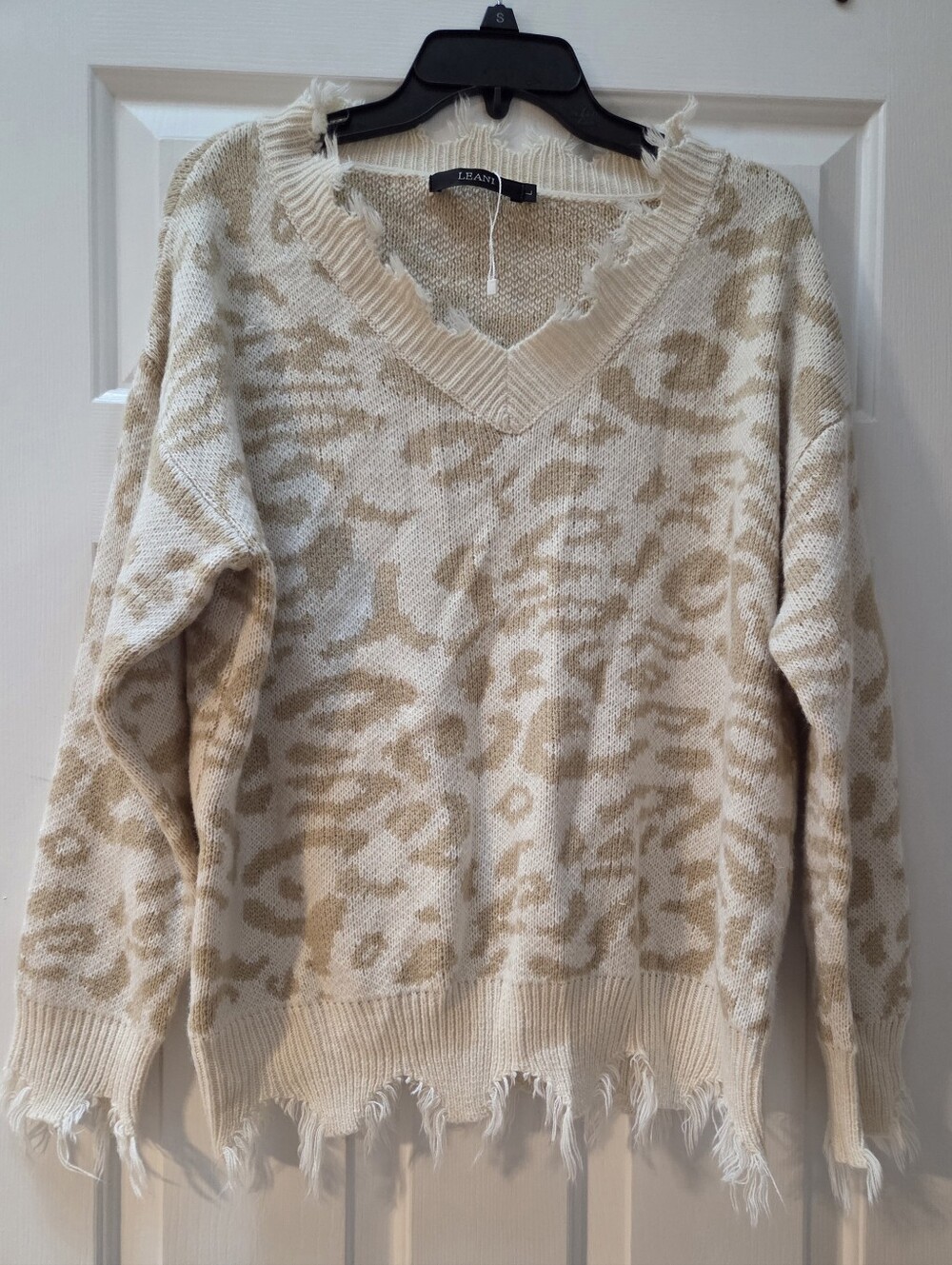 LEANI Distressed V-Neck Leopard Print Pullover Sweater Frayed Hem - Size Large